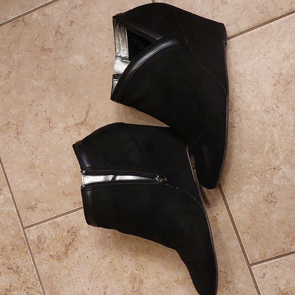 Black bootie